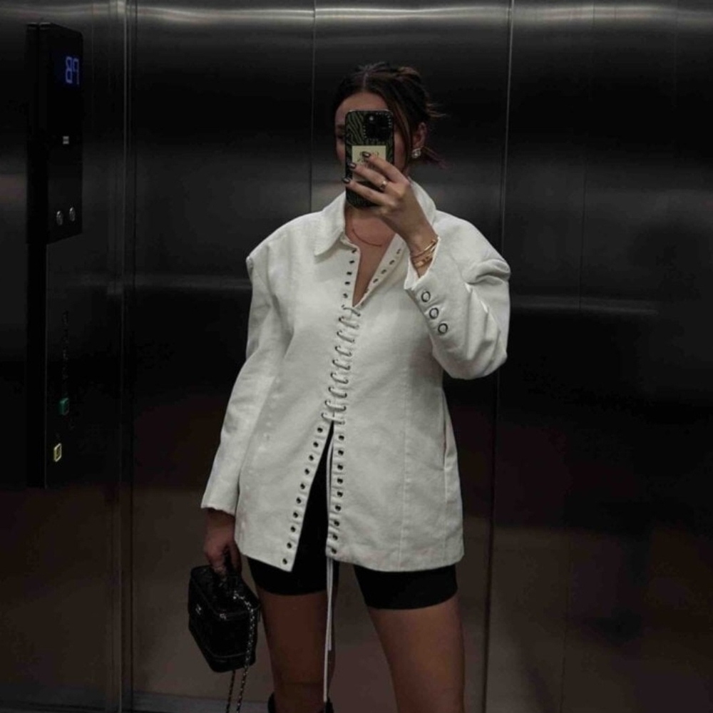 Stylish White Button-Up Blazer